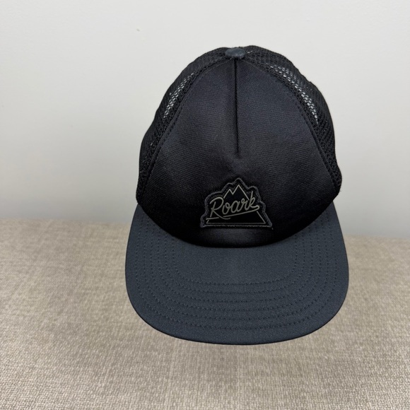 Roark Hat Black Mesh Peaking Packable Trucker Cap Running Trail Lightweight - Picture 2 of 11